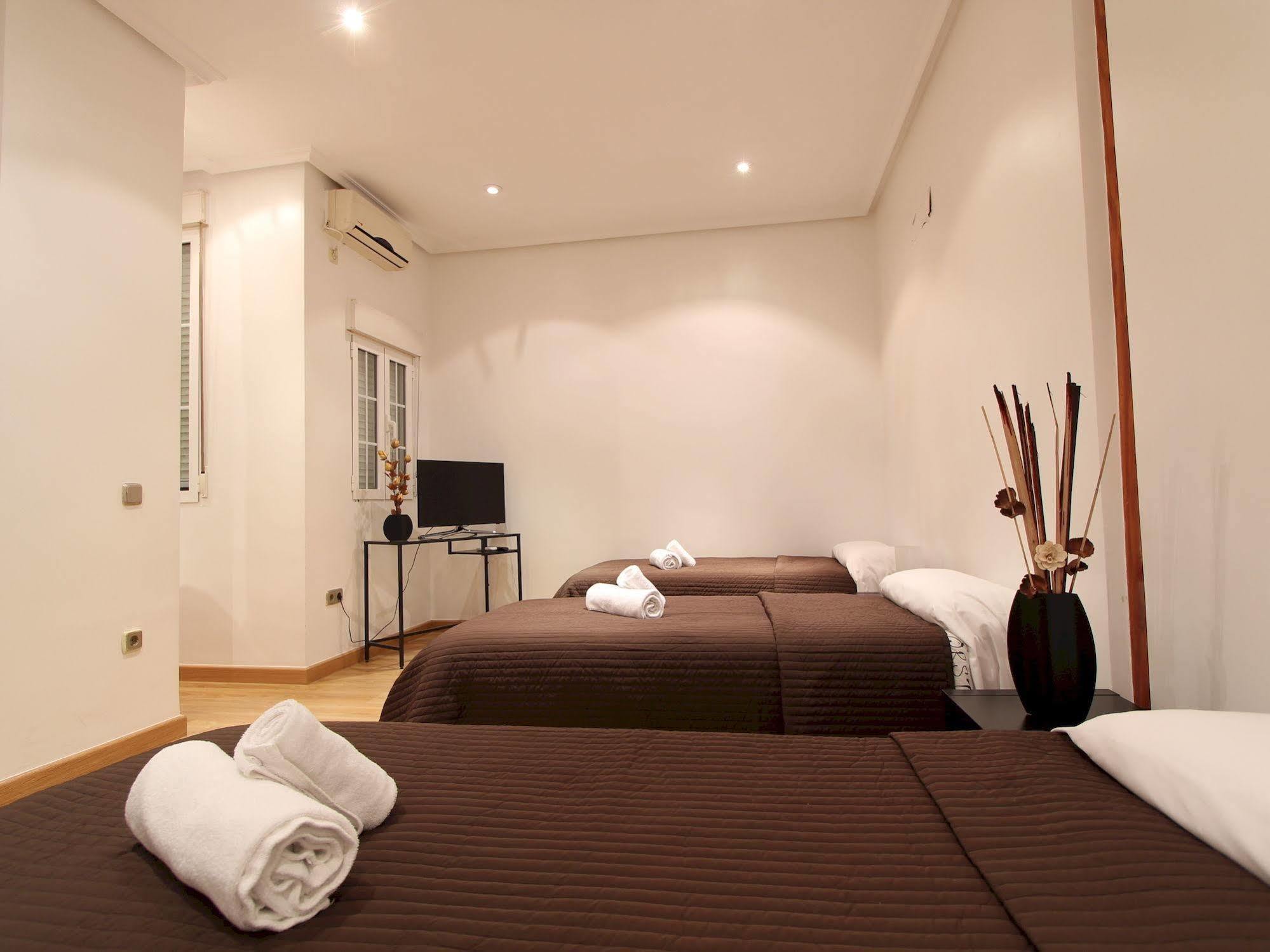 Apartamentos Good Stay Prado Madrid Ngoại thất bức ảnh