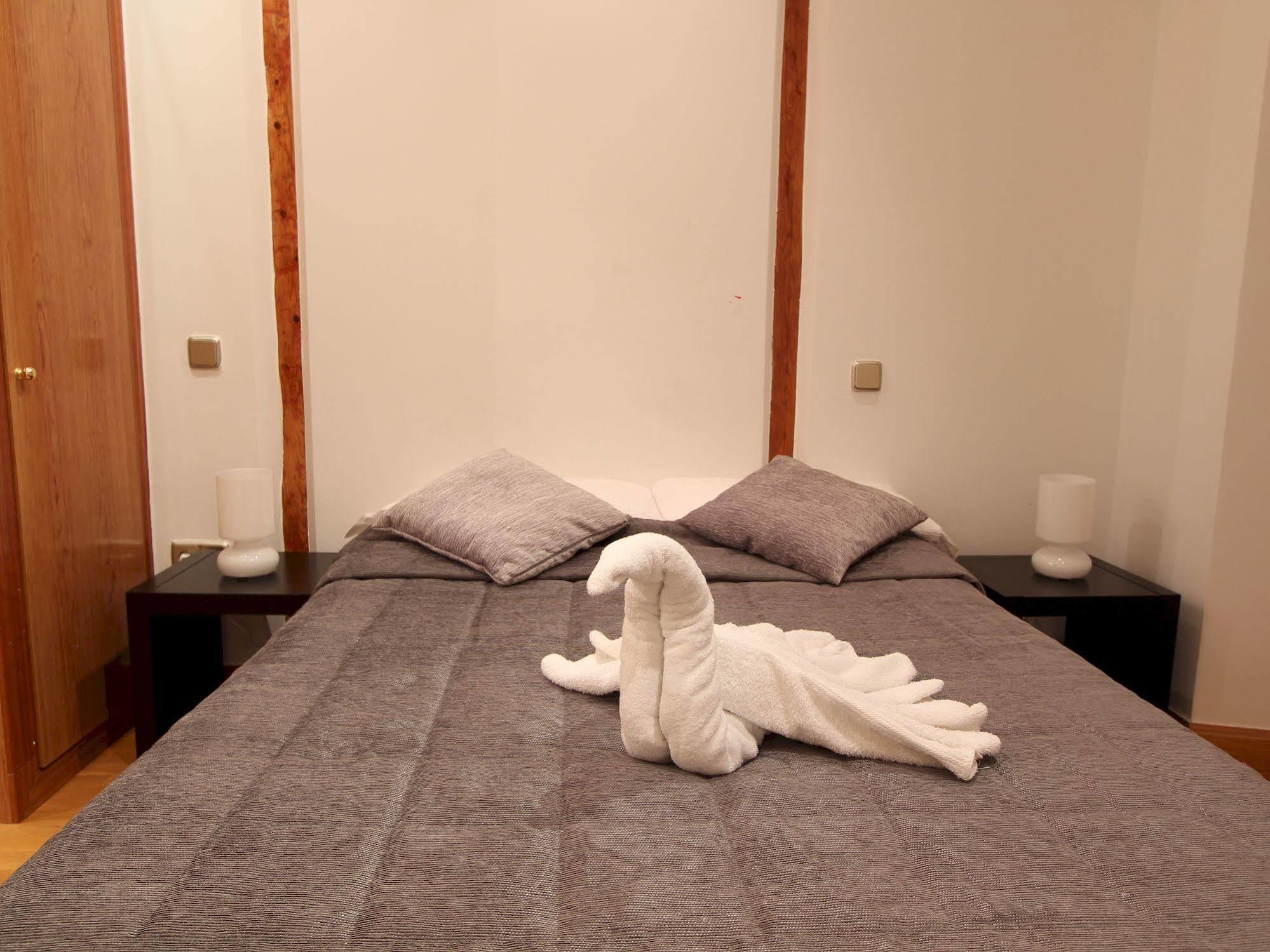 Apartamentos Good Stay Prado Madrid Ngoại thất bức ảnh